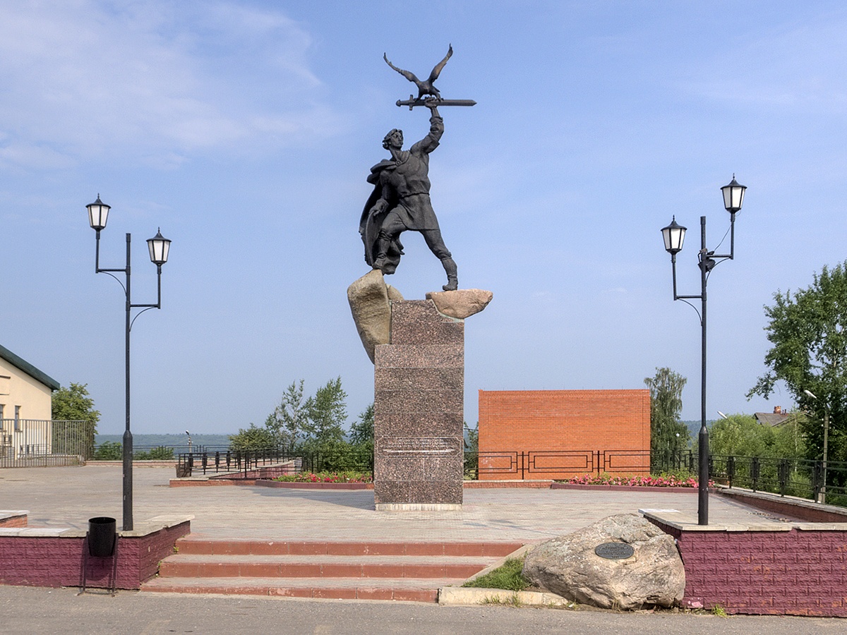 Памятник Владимиру Храброму.